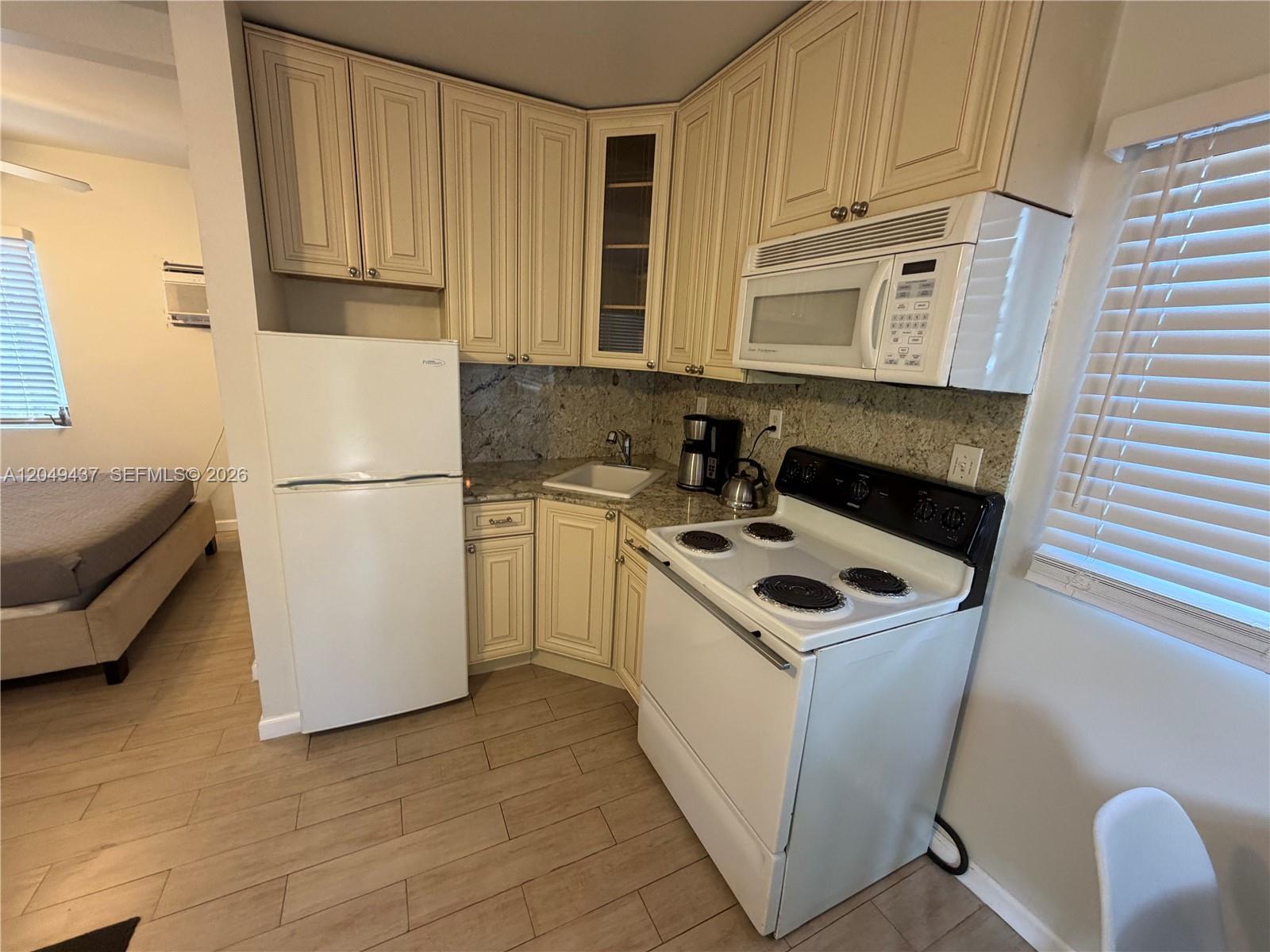 530 NE 11th Ave # B, Fort Lauderdale FL 33301 photo 4