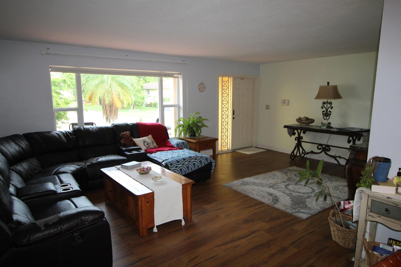 4914 NW 49th Road, Tamarac FL 33319 photo 3