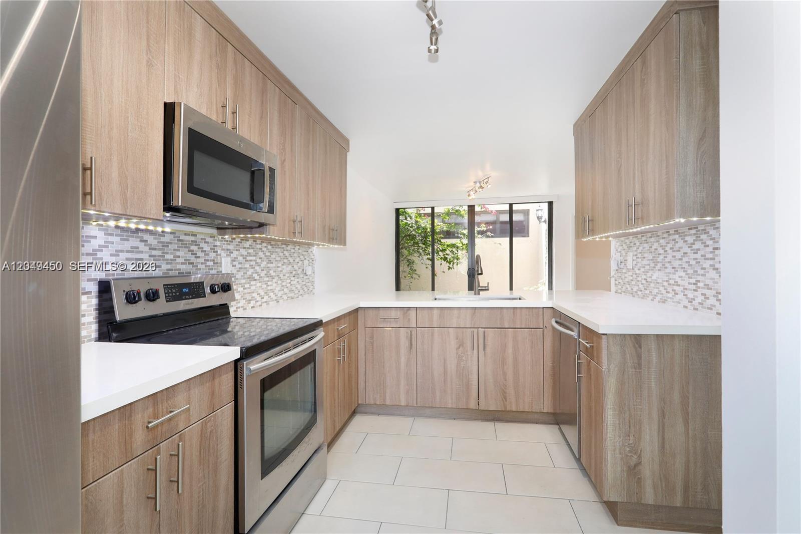 8124 SW 87th Ter, Miami FL 33143 photo 3