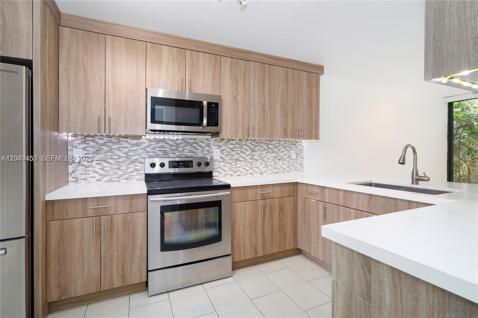 8124 SW 87th Ter, Miami FL 33143 photo 4