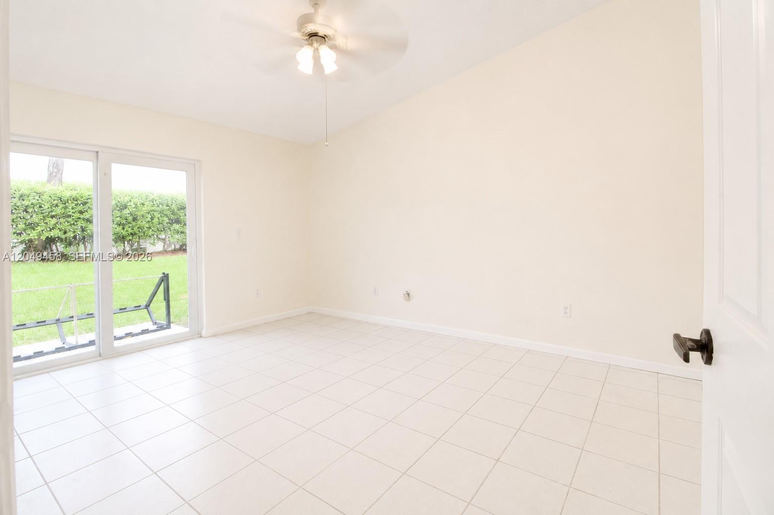 687 SE 22nd Dr, Homestead FL 33033 photo 5