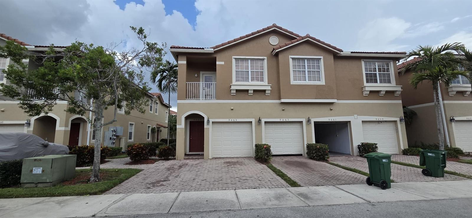 9065 Plymouth Place, Tamarac FL 33321 photo 2