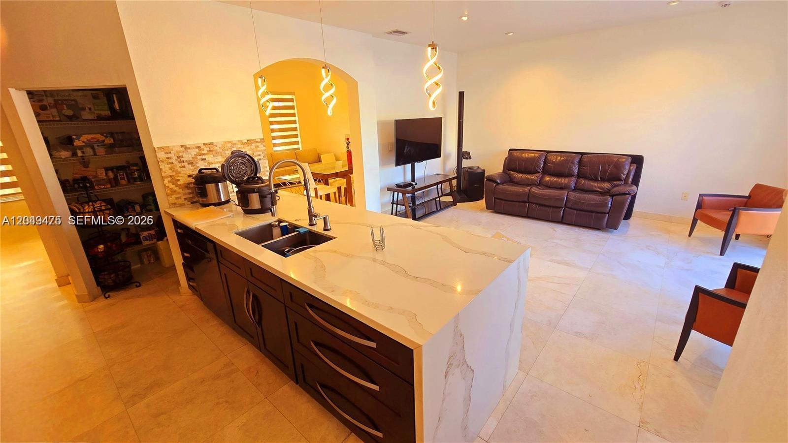 2105 NE 40th Ave, Homestead FL 33033 photo 2