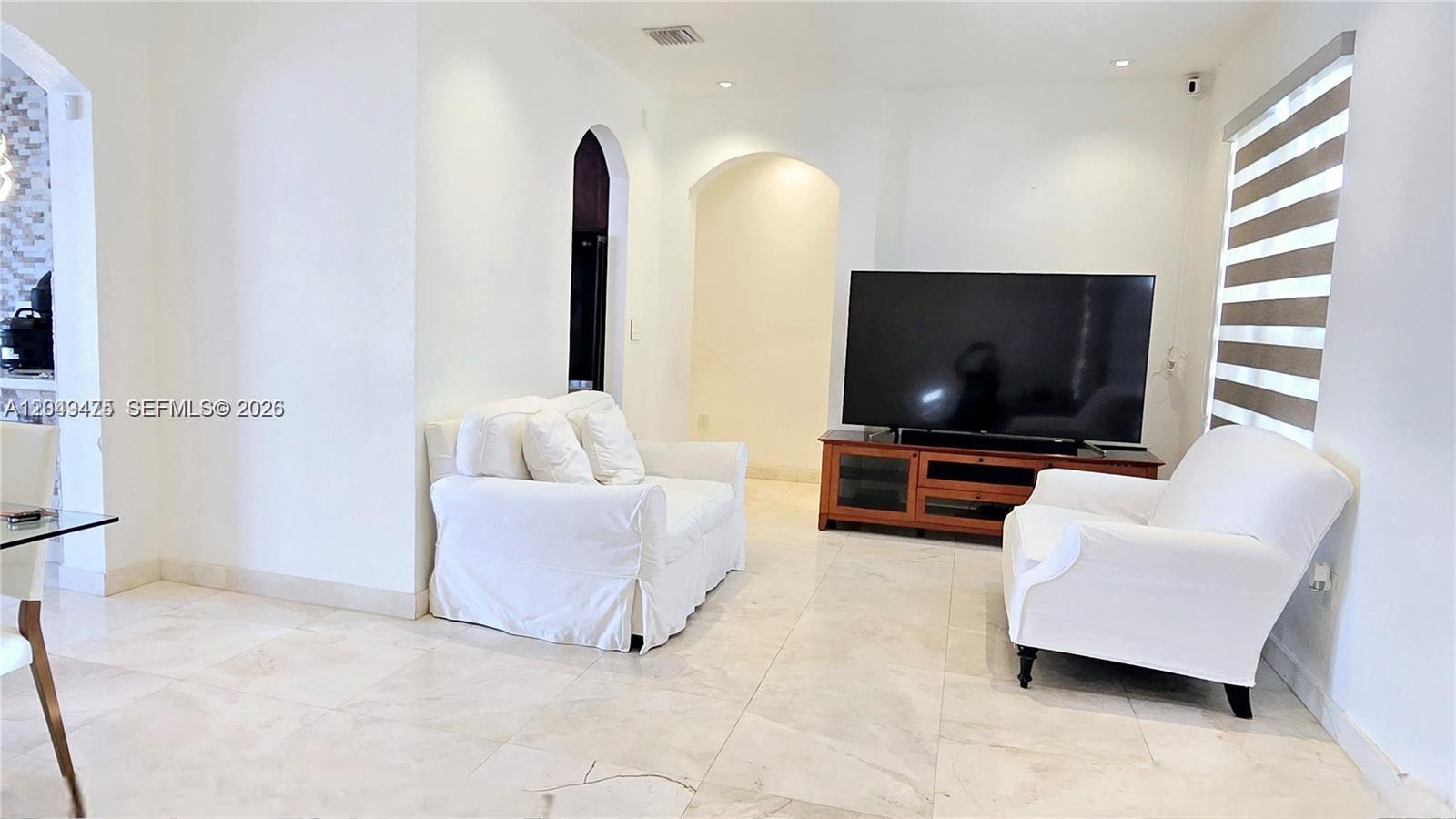 2105 NE 40th Ave, Homestead FL 33033 photo 5