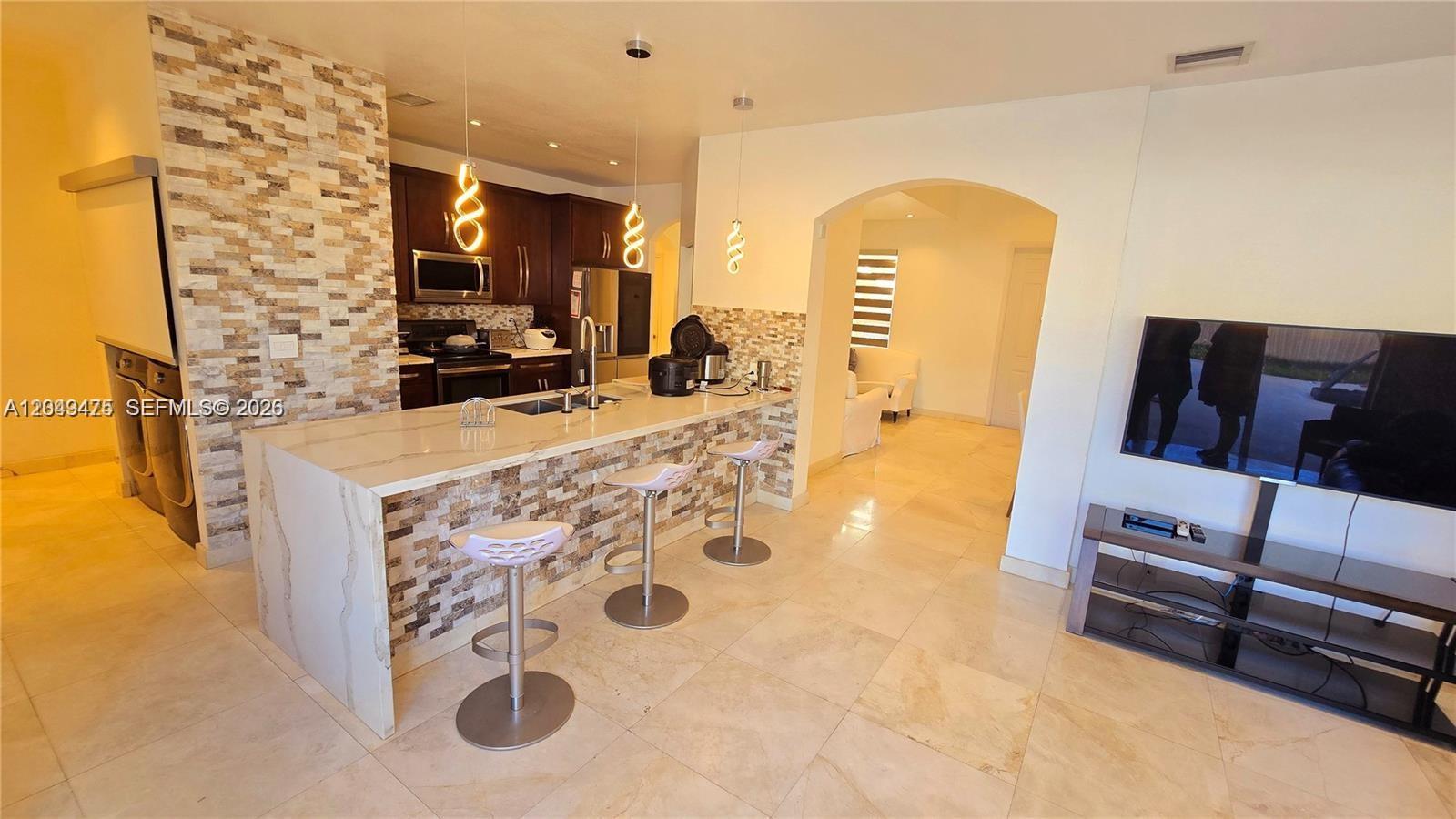 2105 NE 40th Ave, Homestead FL 33033 photo 4