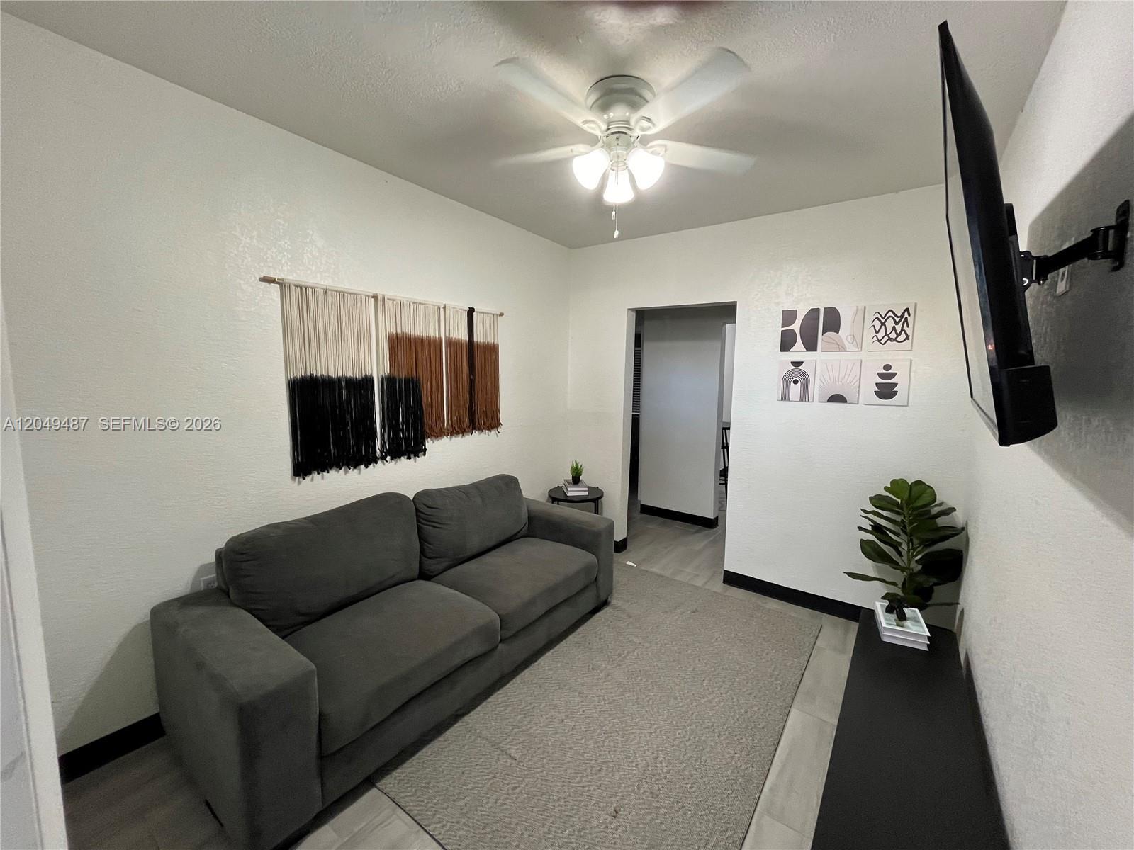 140 NW 13th St, Miami FL 33136 photo 2