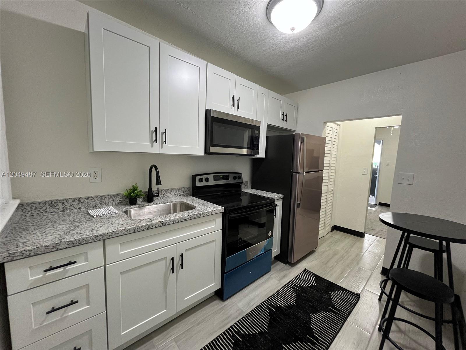 140 NW 13th St, Miami FL 33136