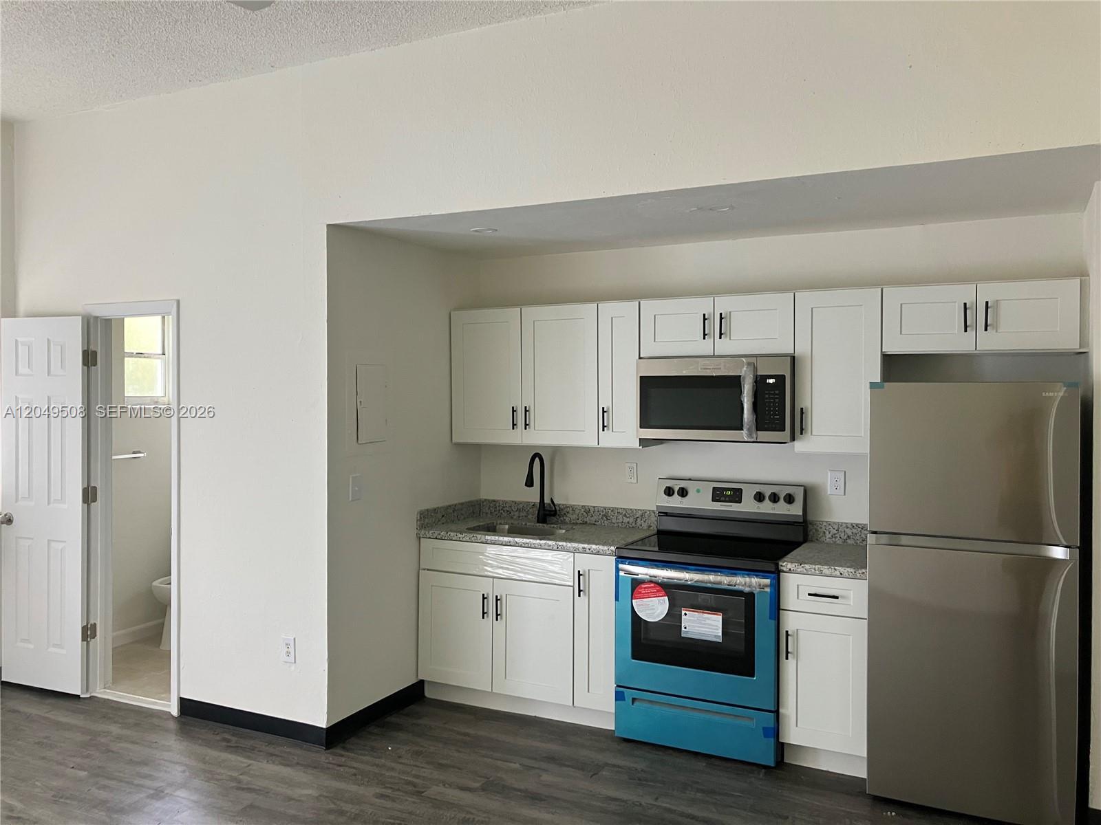 467 NW 8th St # 4, Miami FL 33136 photo 2