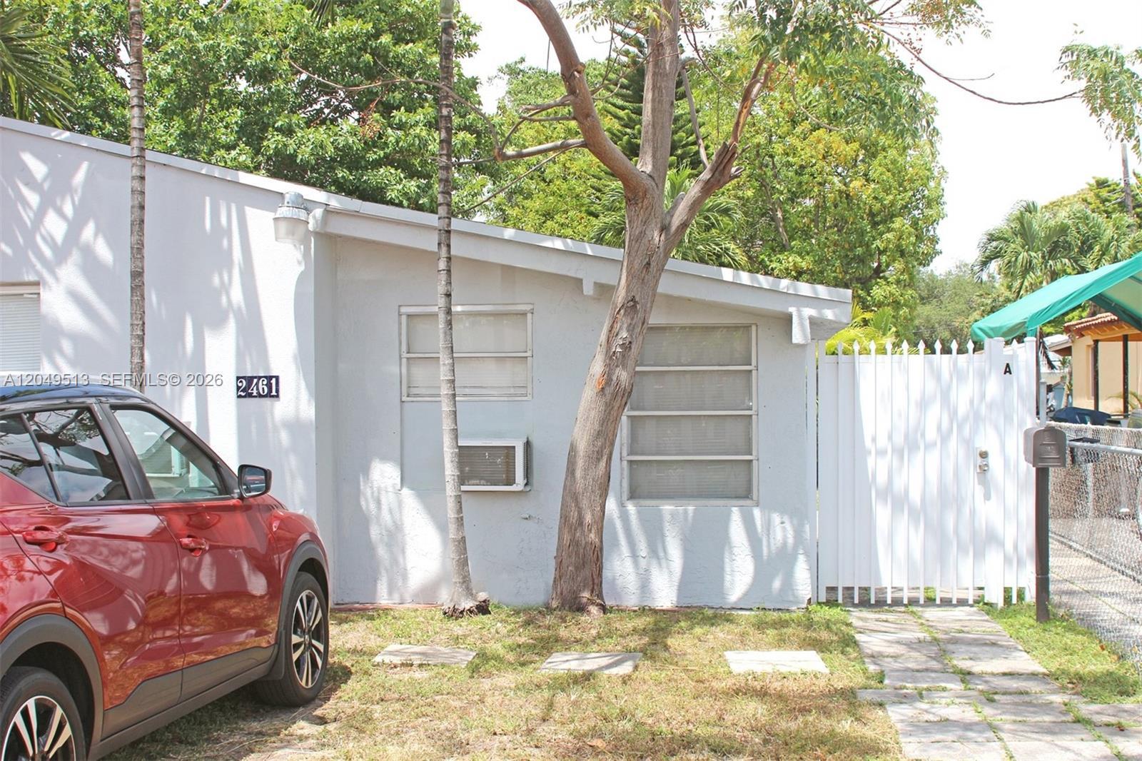 2461 NW 5th St # C, Miami FL 33125