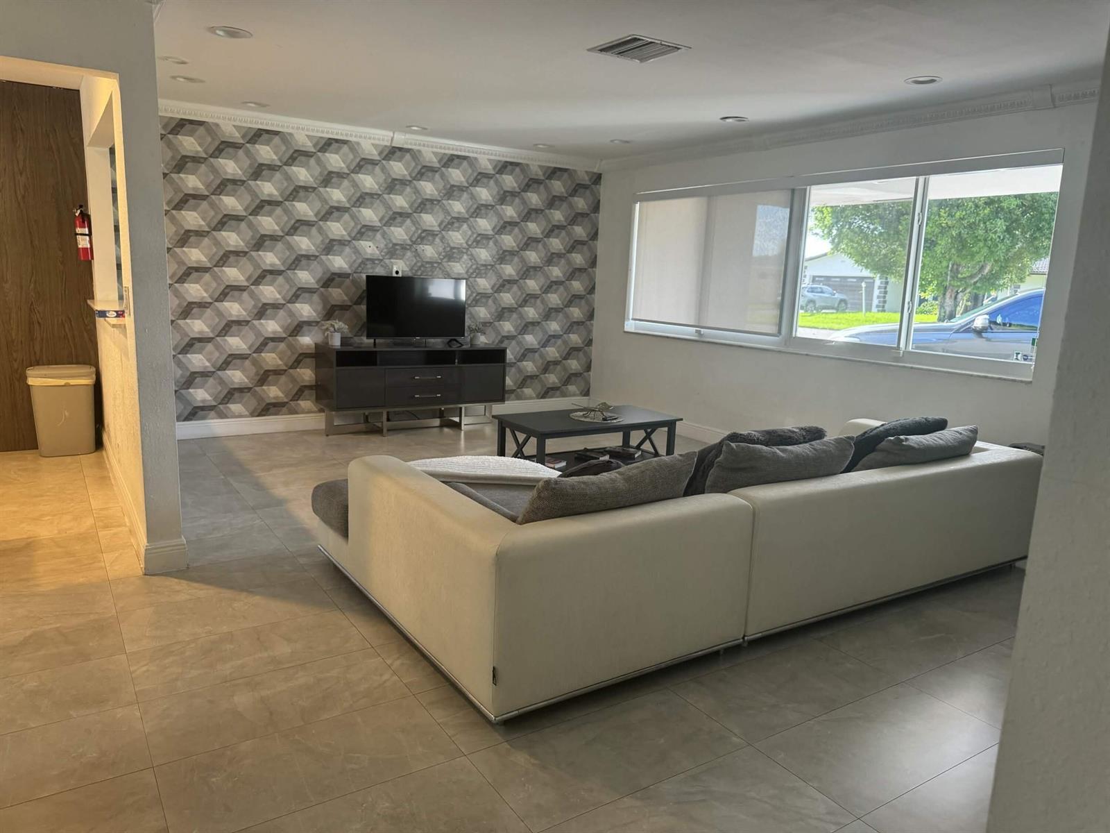 5424 Garfield Street, Hollywood FL 33021 photo 4