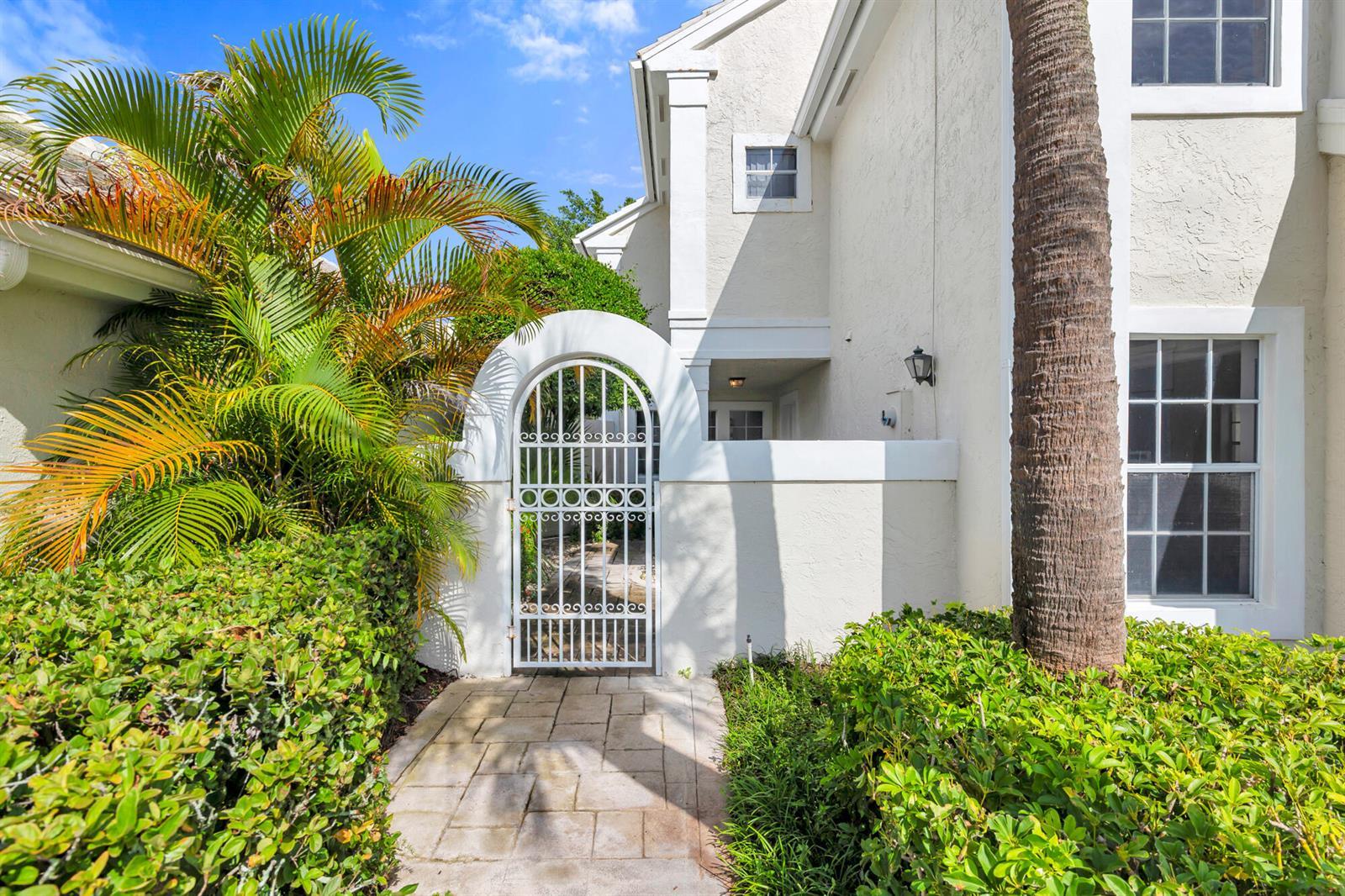 22 Selby Lane, Palm Beach Gardens FL 33418 photo 2