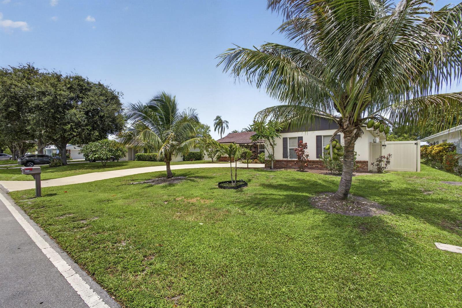 9860 Honeysuckle Avenue, Palm Beach Gardens FL 33410 photo 2