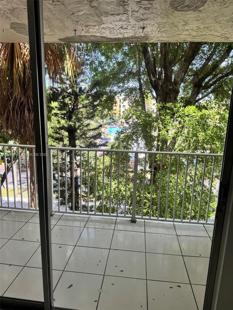 8511 NW 8th St # 303, Miami FL 33126 photo 4