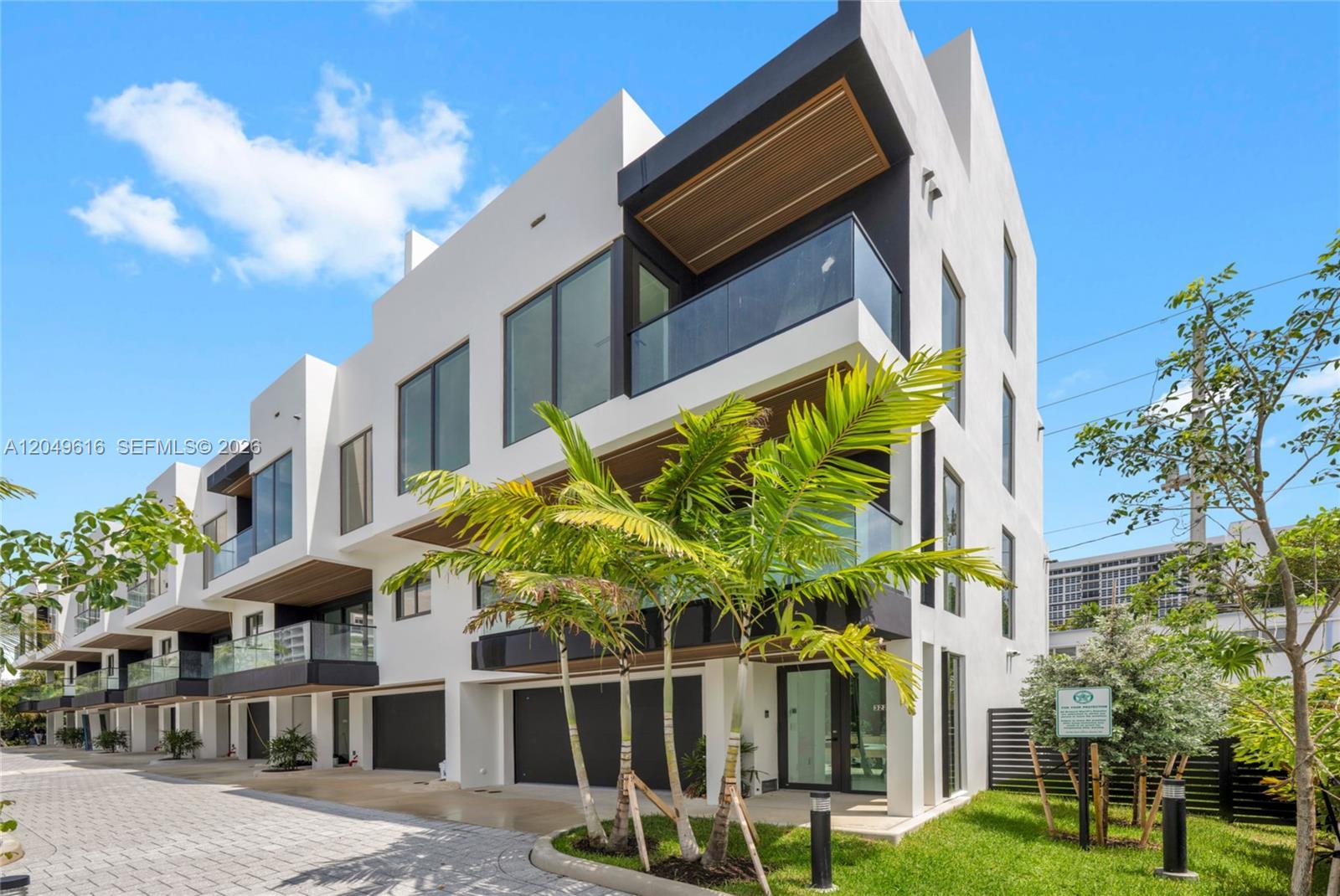 3220 NE 7th St, Pompano Beach FL 33062