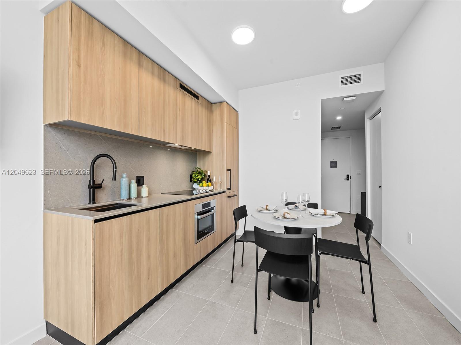 121 NE 5th St # 3703, Miami FL 33132 photo 5