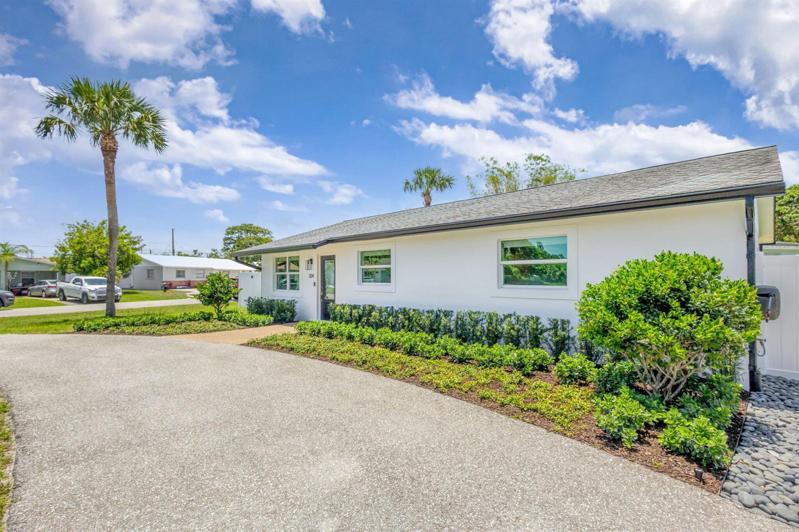 204 W Whitney Drive, Jupiter FL 33458 photo 3