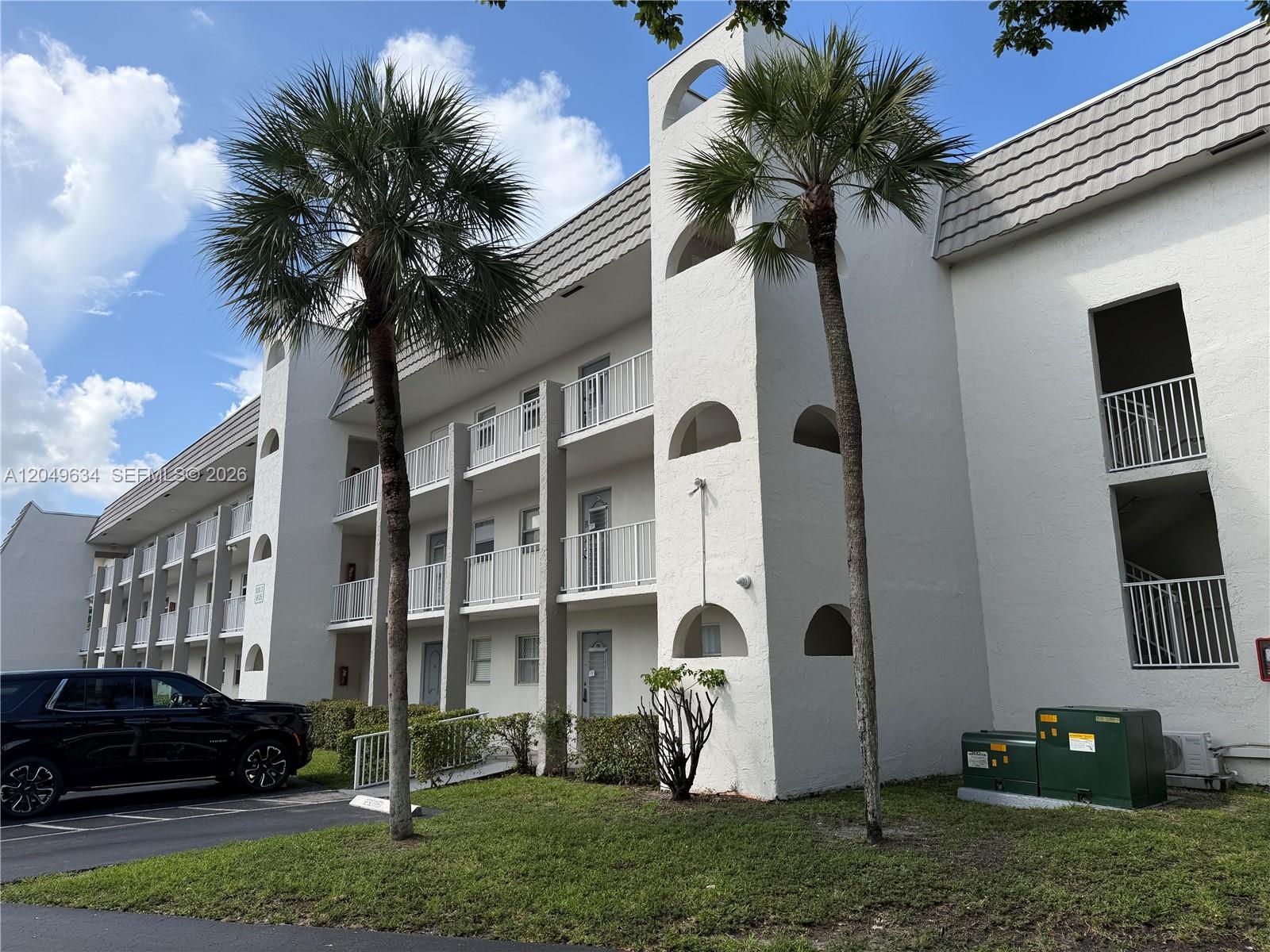 8135 Sunrise Lakes Blvd # 210, Sunrise FL 33322 photo 2