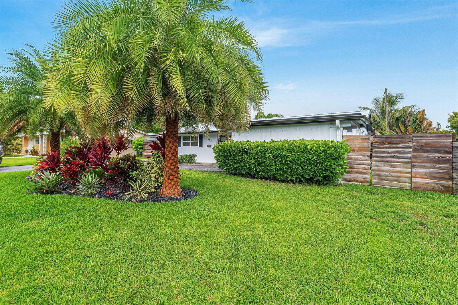 711 Laurel Drive, Lake Park FL 33403 photo 2