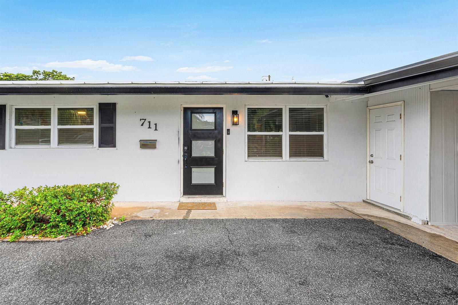 711 Laurel Drive, Lake Park FL 33403 photo 3