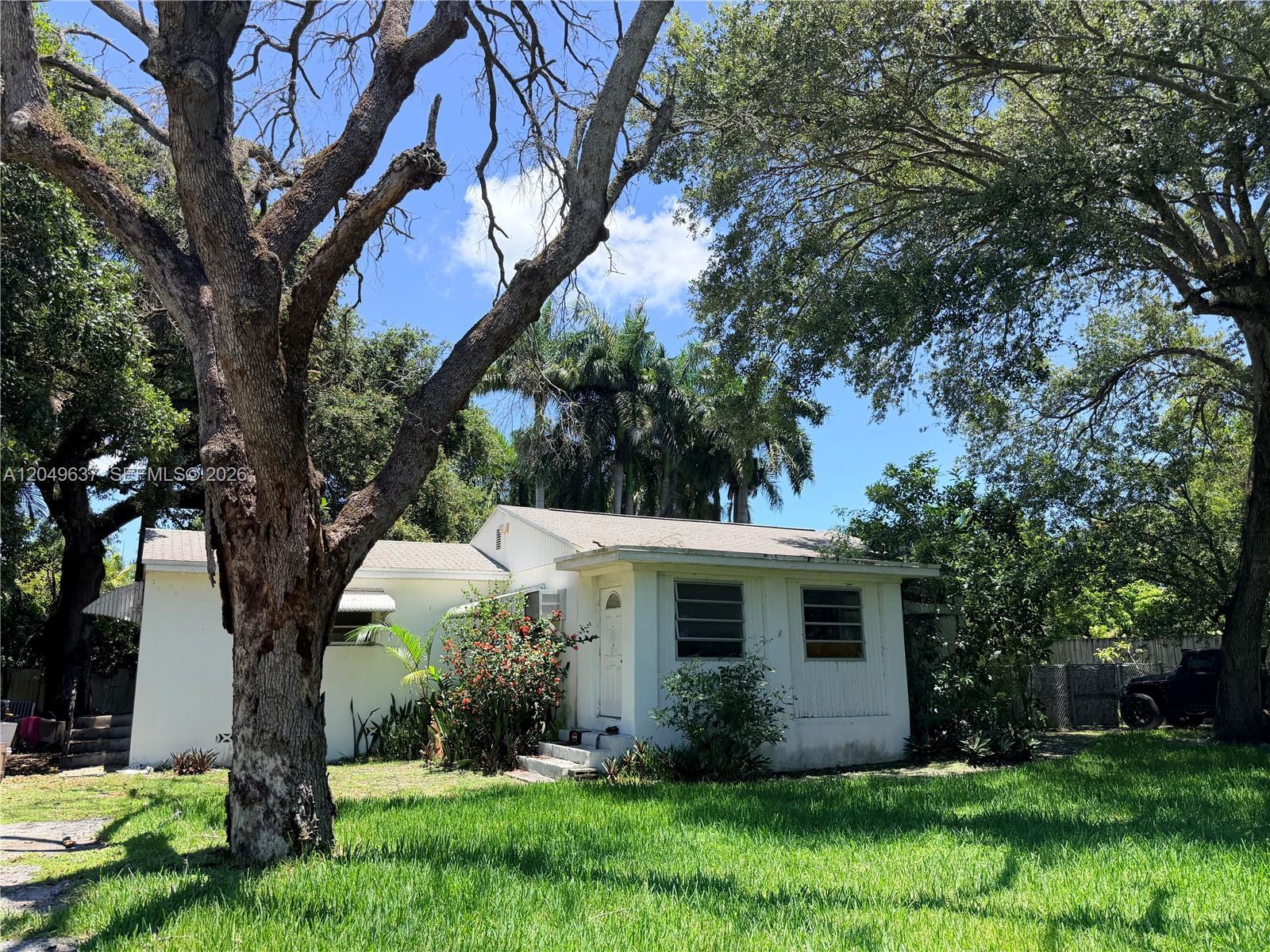 479 NE 151st St, Miami FL 33162 photo 2
