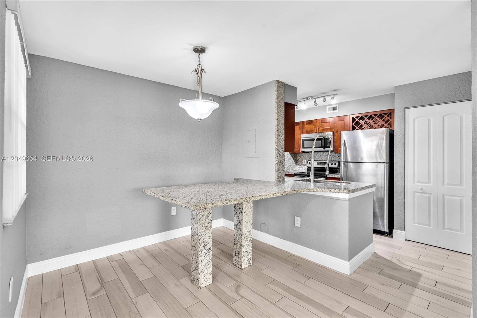2851 N Oakland Forest Dr # 111, Oakland Park FL 33309