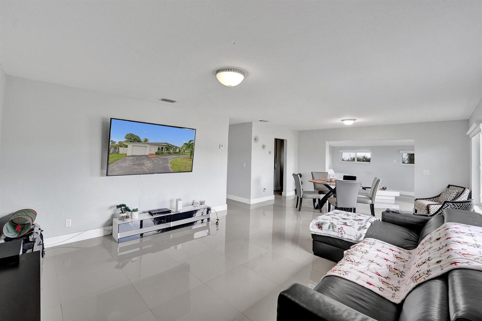 3322 Mckinley Street, Hollywood FL 33021 photo 4