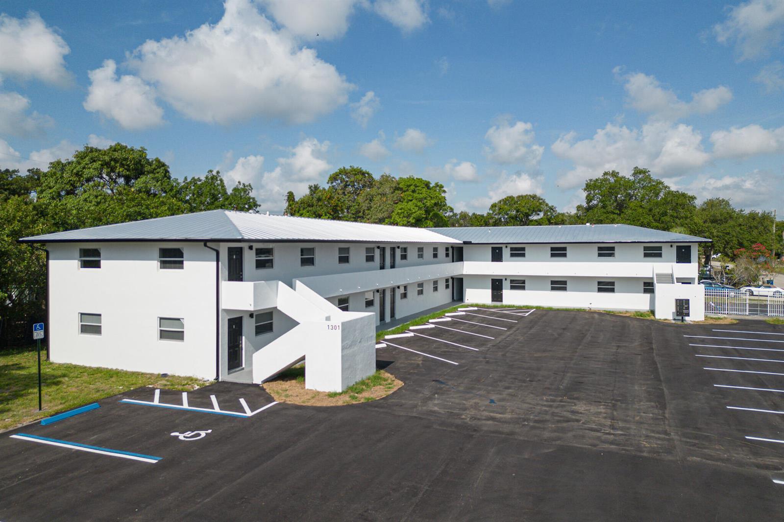 1301 Emerald Terrace # 8, Fort Pierce FL 34950 photo 2