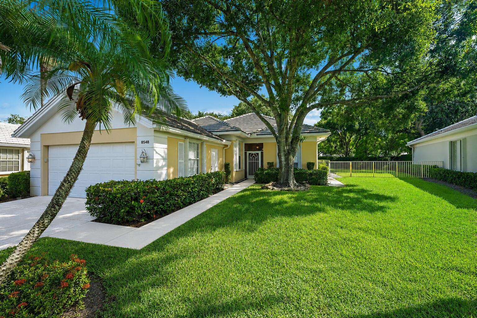 8548 Beaconhill Road, Palm Beach Gardens FL 33410