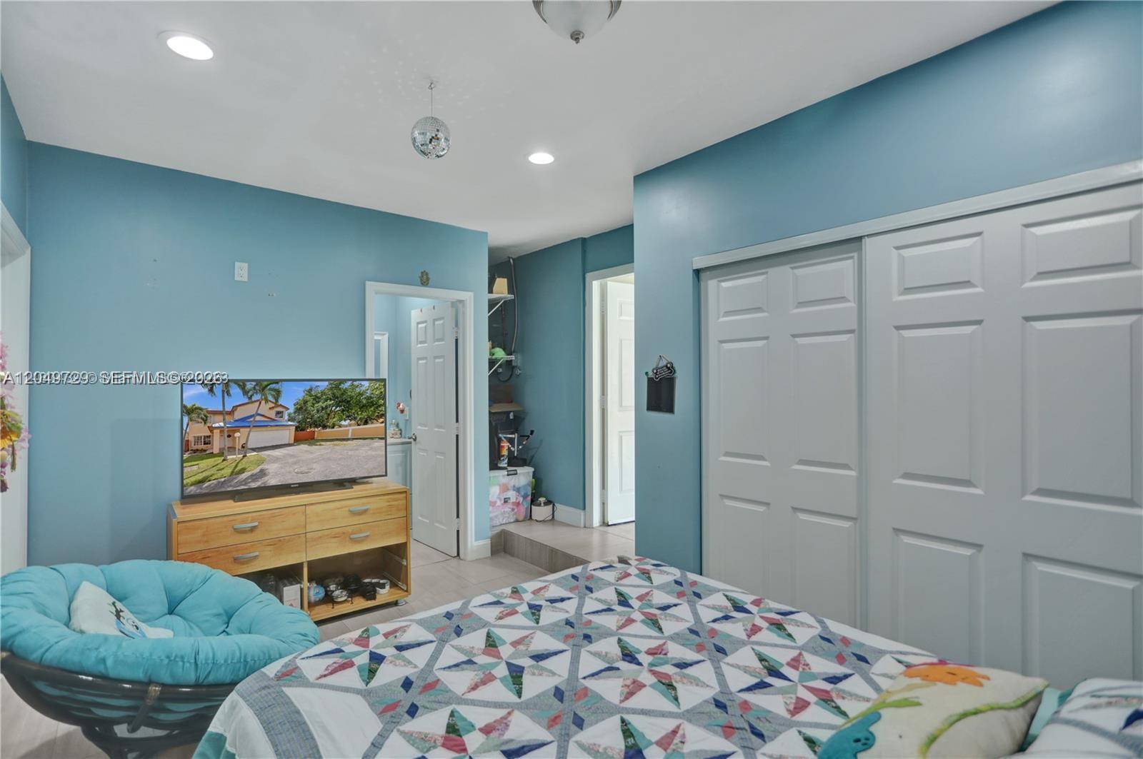 15184 SW 110th St, Miami FL 33196