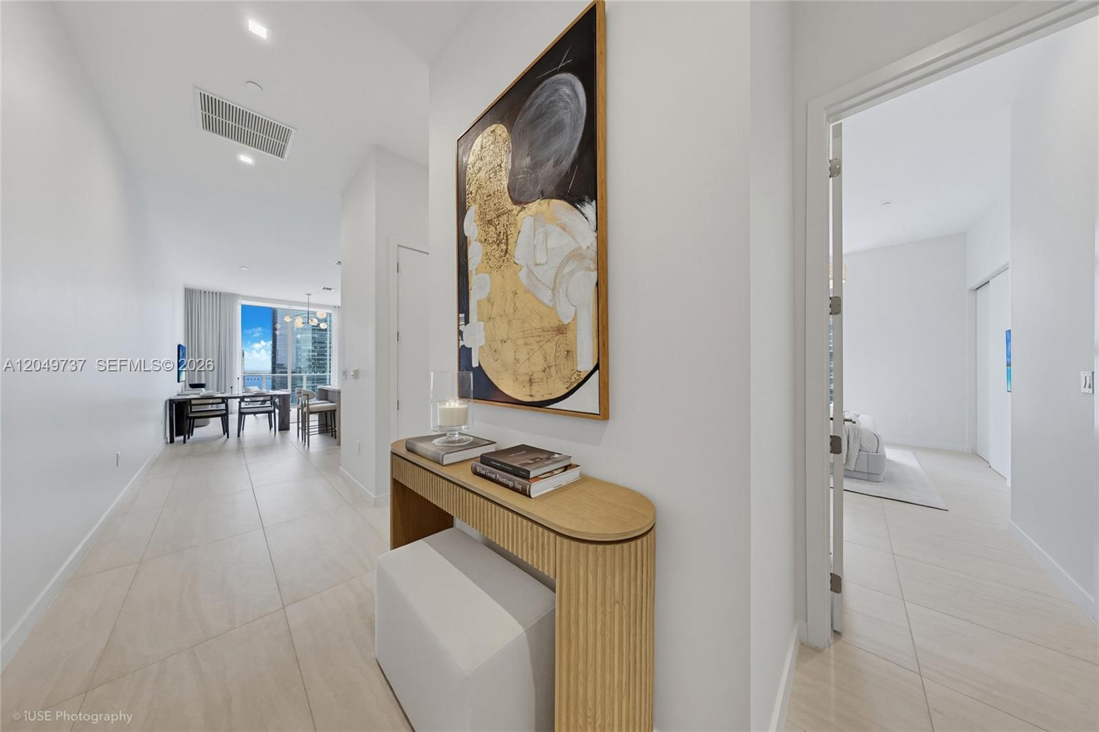 77 SE 5th Street, Miami FL 33131 photo 2