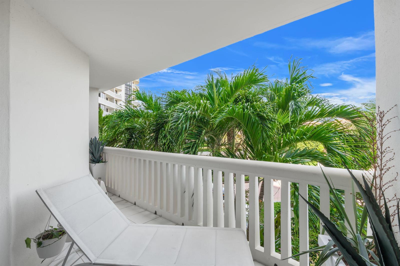 1000 E Island Boulevard # 305, Aventura FL 33160 photo 2