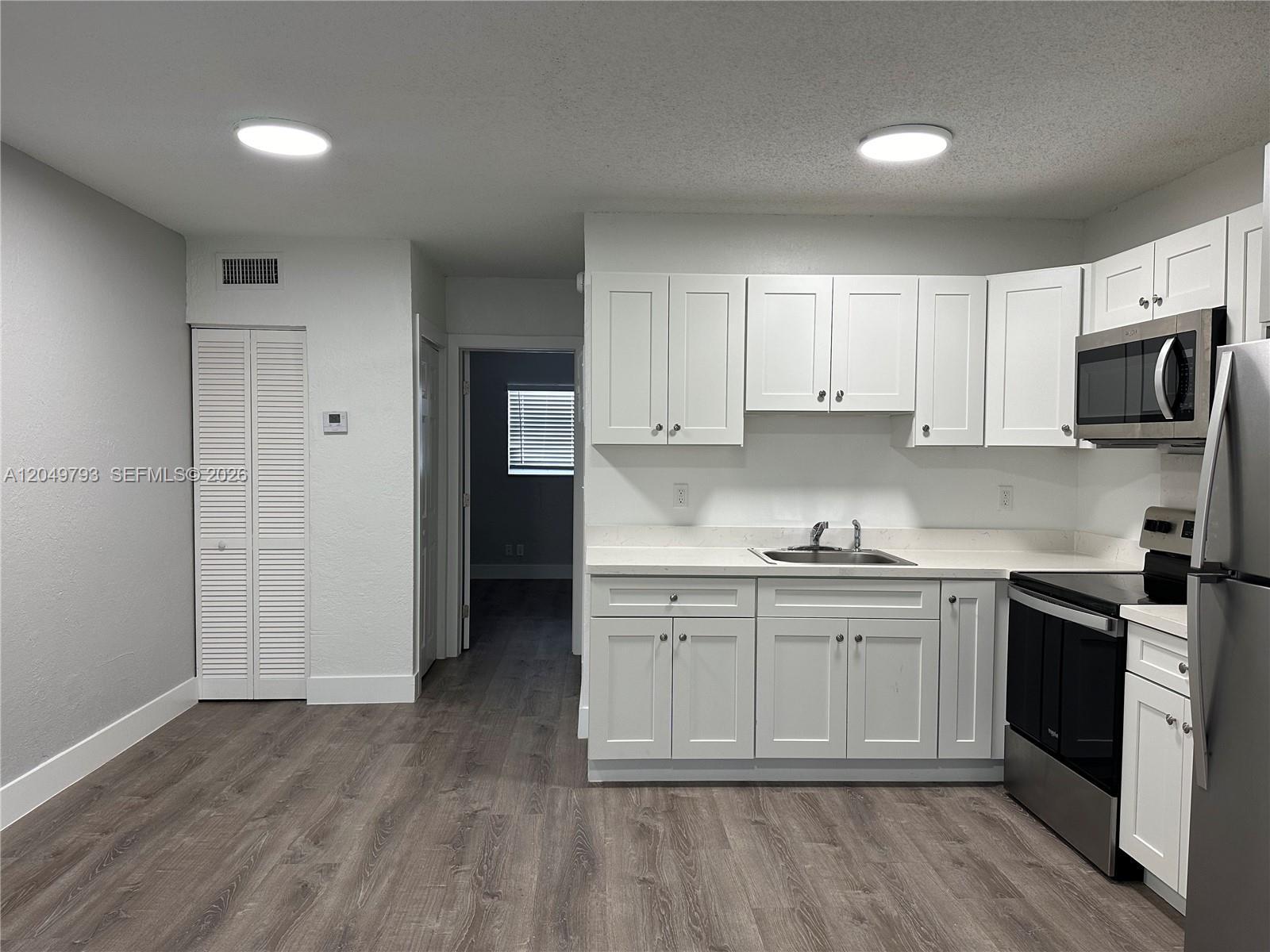 3660 NE 11th Ave # 3, Oakland Park FL 33334 photo 2