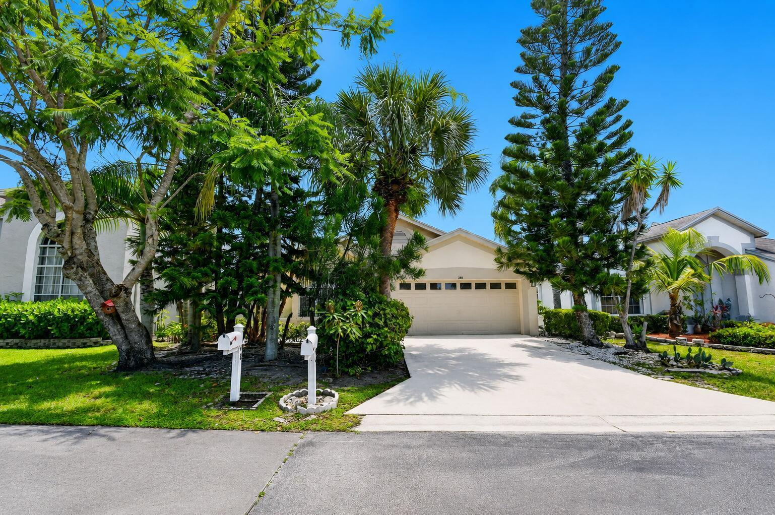 244 Trails End, FL 33413 photo 2