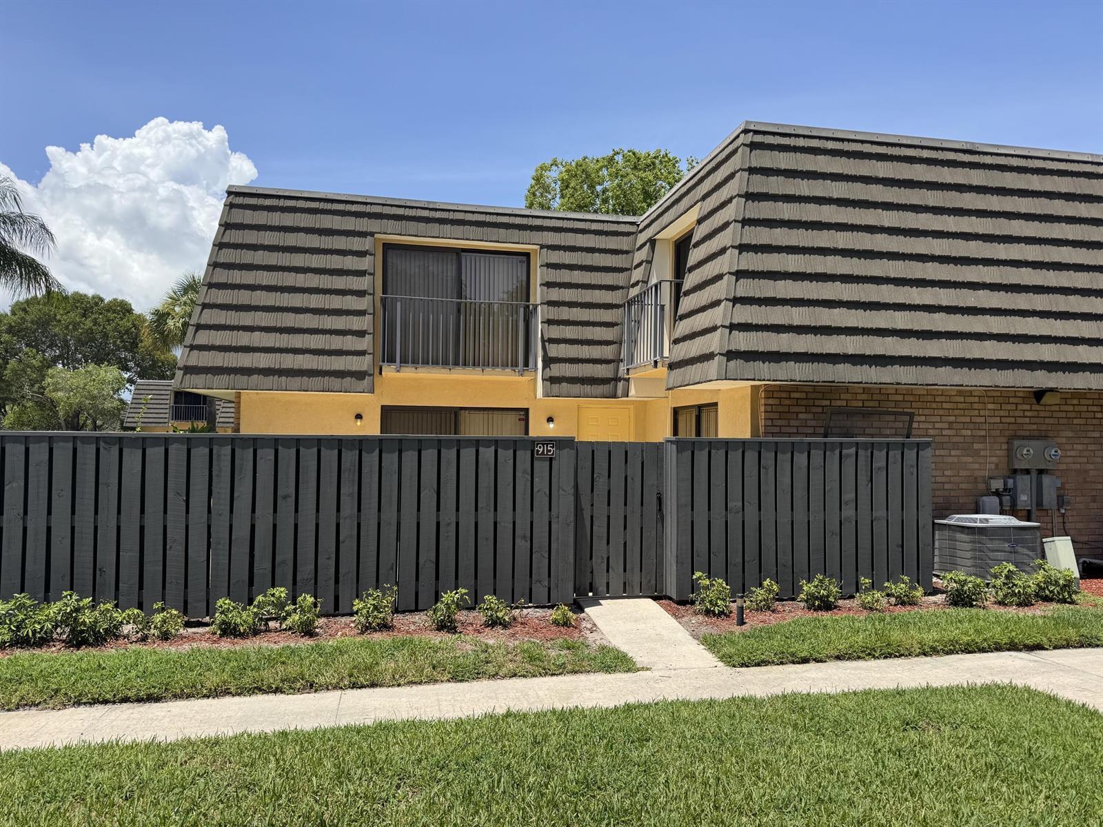 915 9th Way, West Palm Beach FL 33407