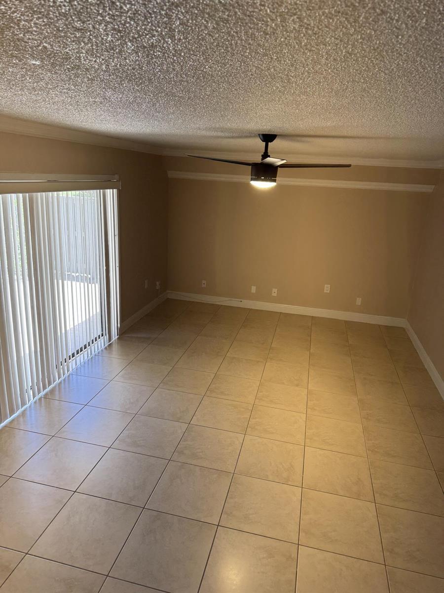 915 9th Way, West Palm Beach FL 33407 photo 4