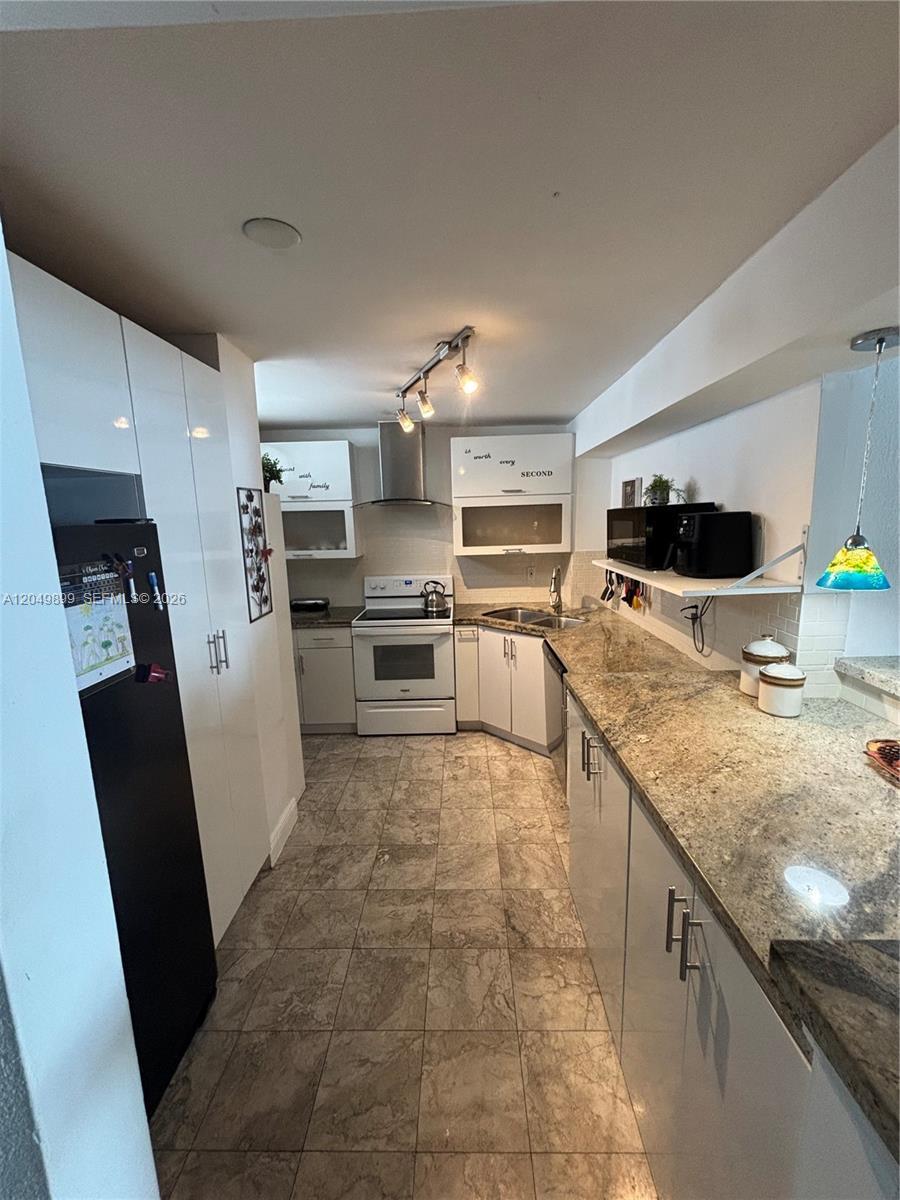 6450 Collins Ave # 1207, Miami Beach FL 33141