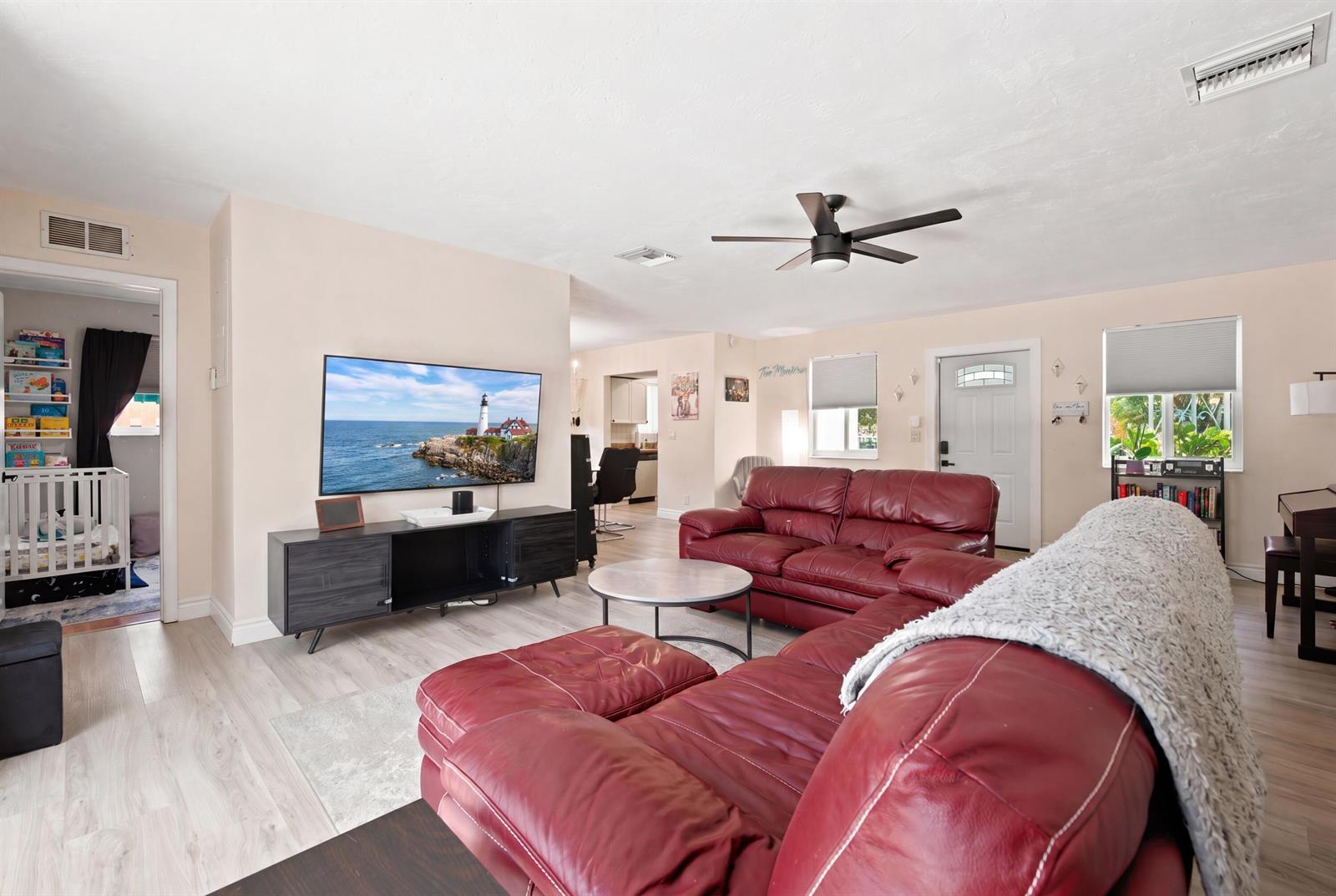 250 NE 57th Street, Oakland Park FL 33334 photo 4