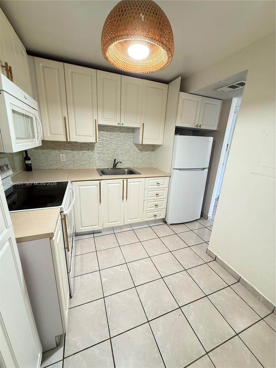 2025 NE 164th St # 318, North Miami Beach FL 33162 photo 3