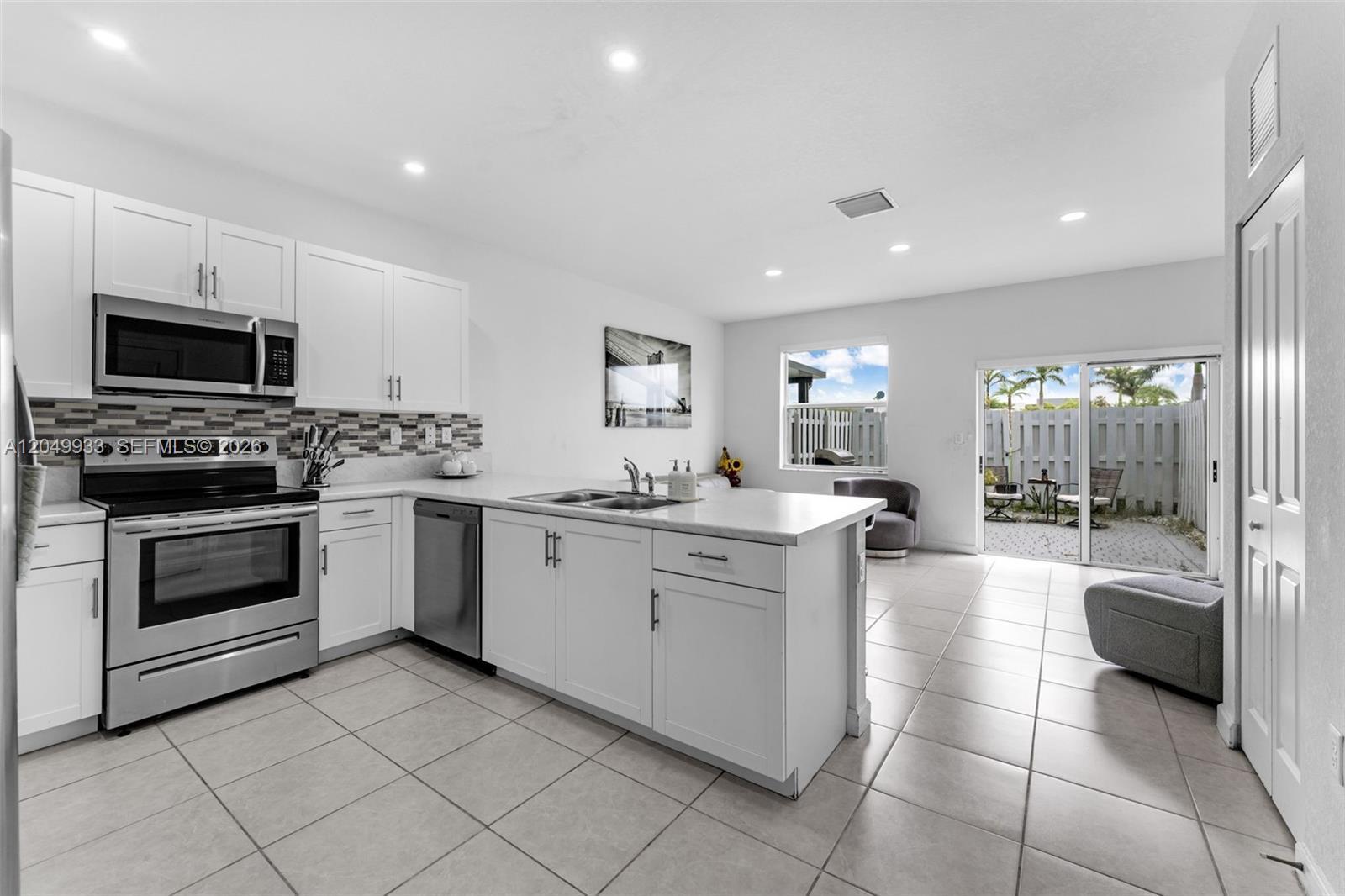 1461 SE 26th Rd, Homestead FL 33035 photo 4