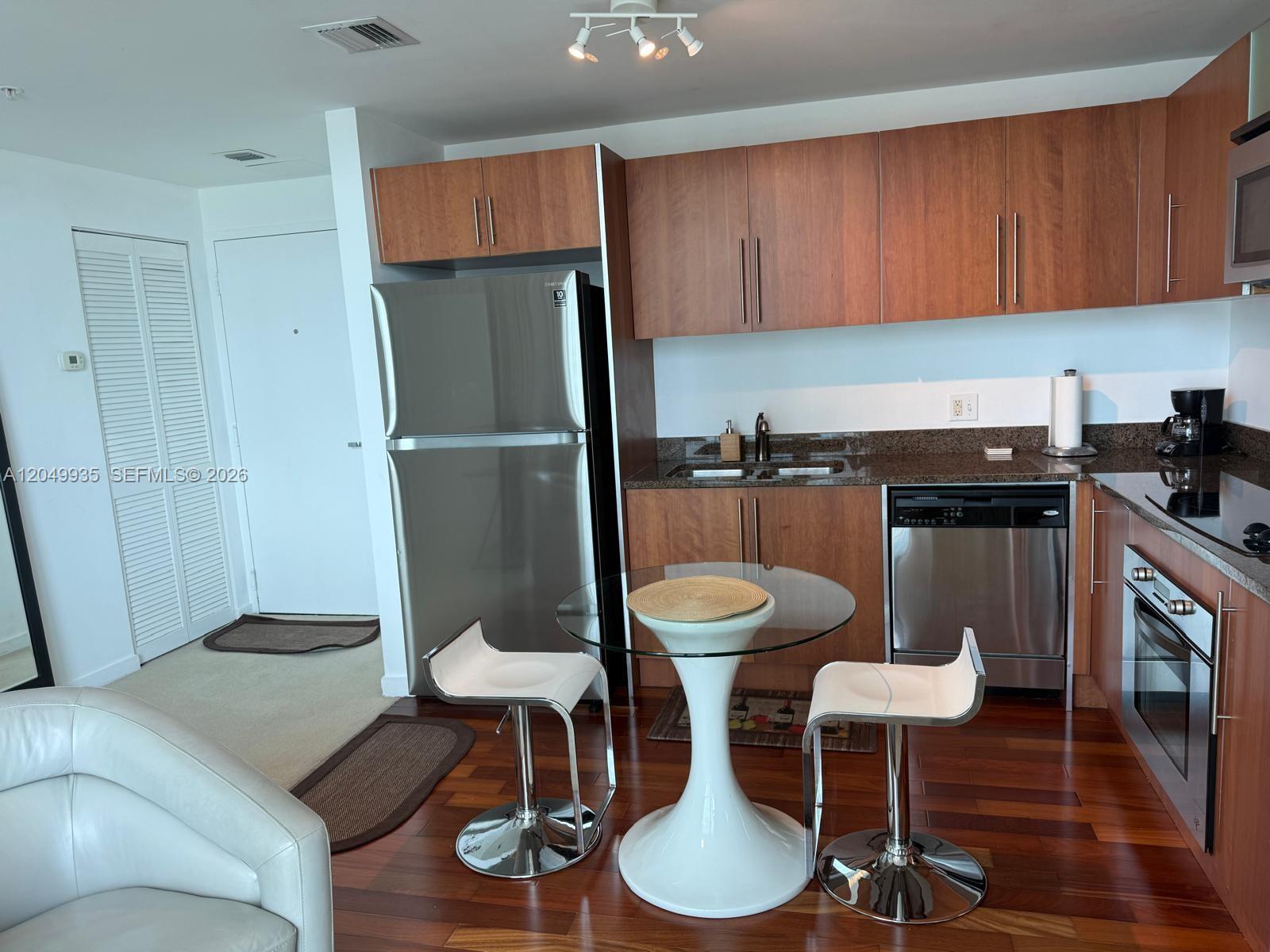 300 S Biscayne Blvd # 3703, Miami FL 33131 photo 2