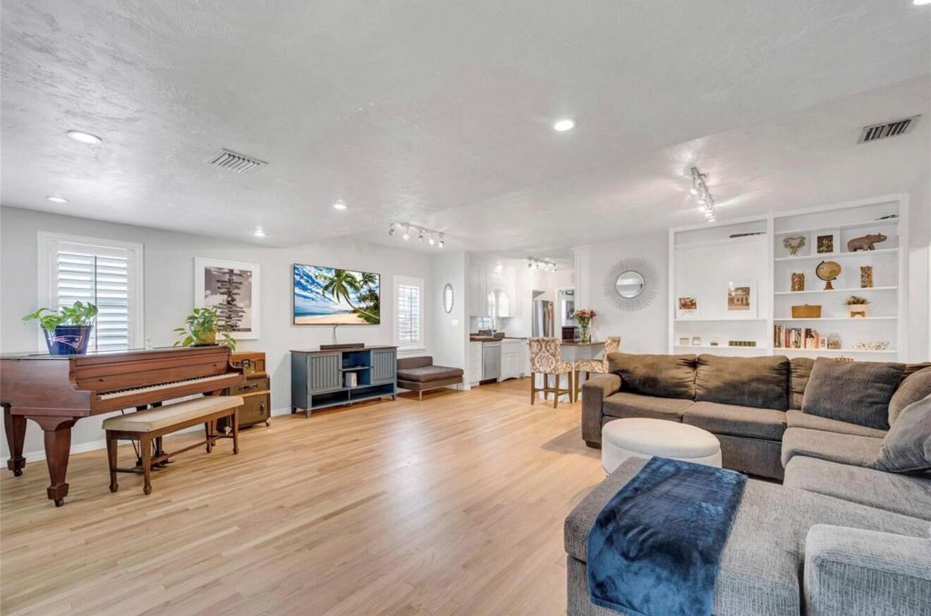 517 SW 10th Street, Fort Lauderdale FL 33315 photo 4