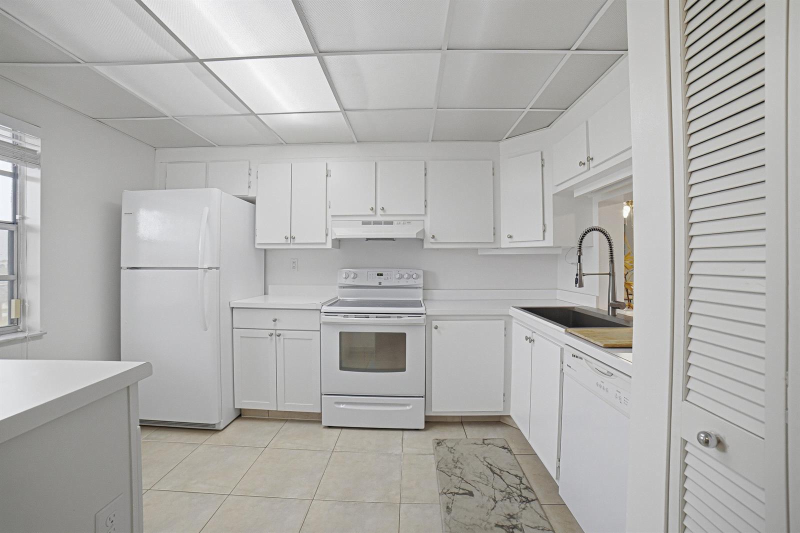 3940 Inverrary Boulevard # a, Lauderhill FL 33319 photo 4