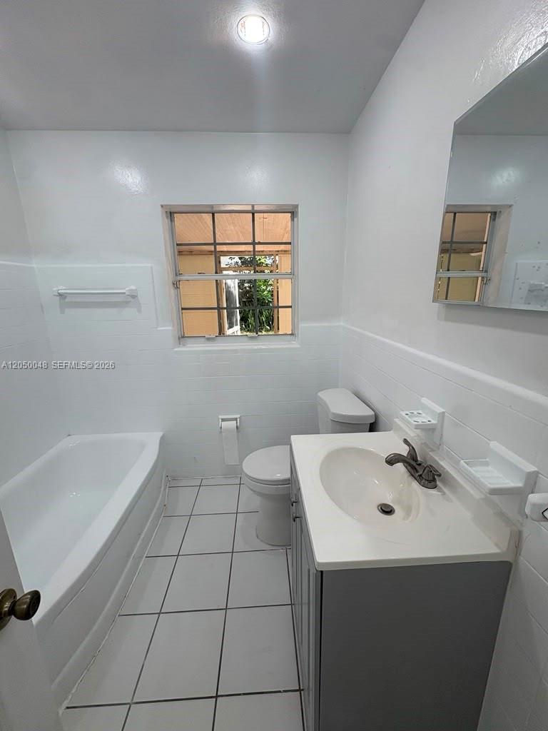 475 NE 164th St, Miami FL 33162 photo 5