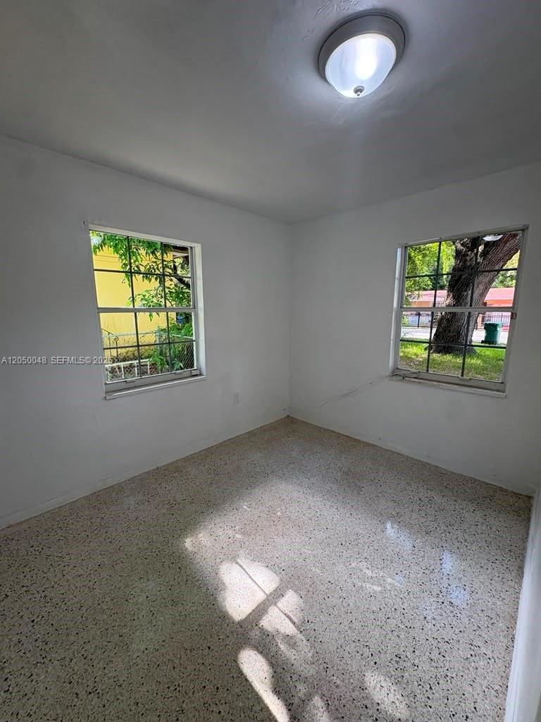 475 NE 164th St, Miami FL 33162 photo 4
