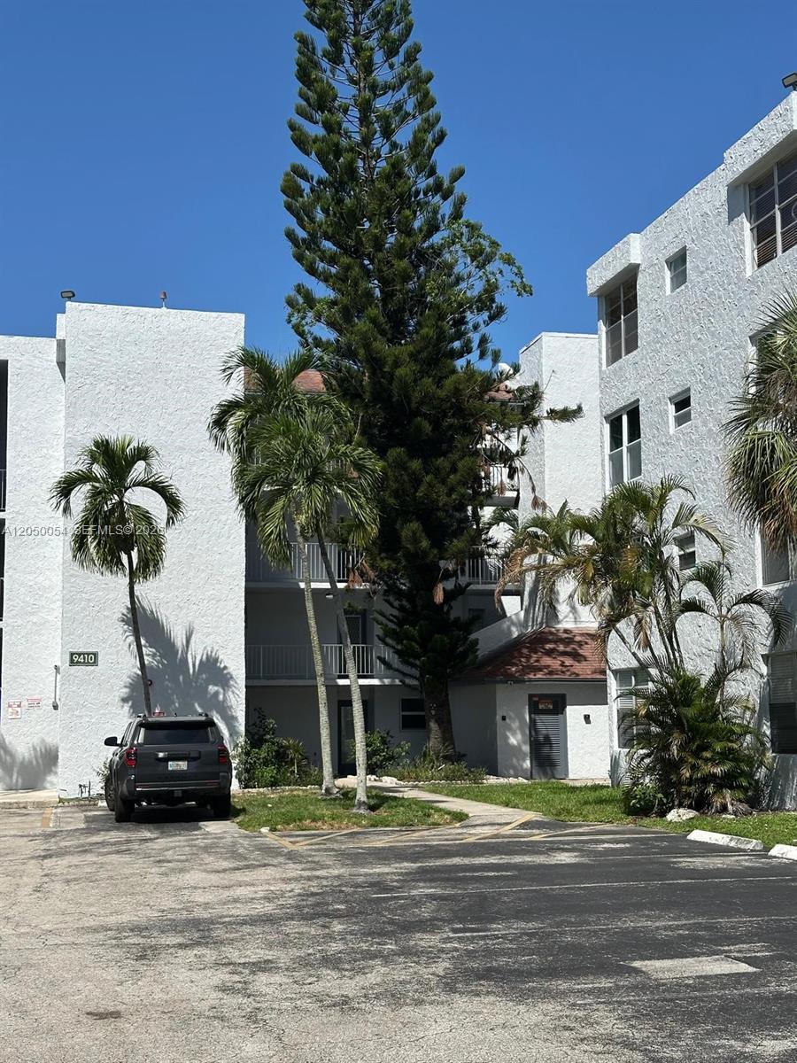 9410 Live Oak Pl # 305, Davie FL 33324 photo 2
