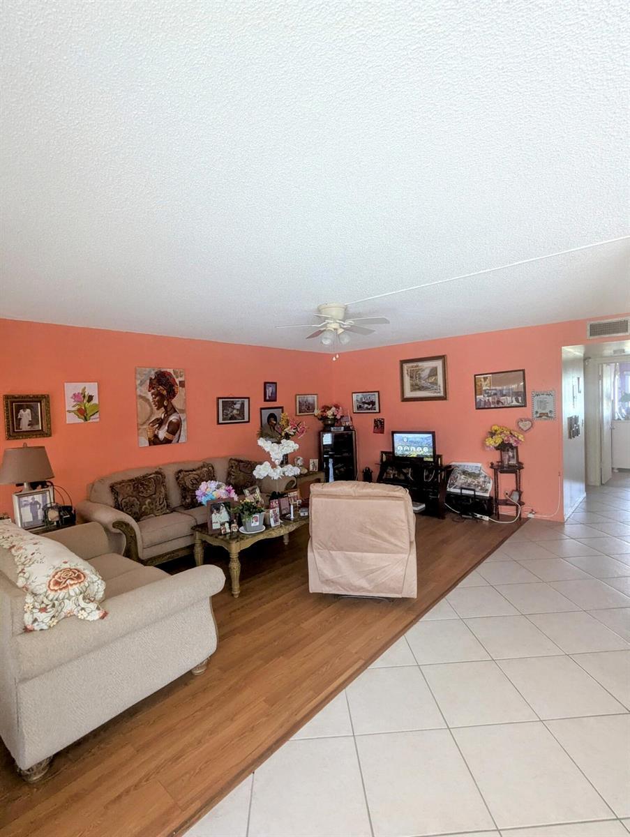 205 Wellington M, West Palm Beach FL 33417 photo 2