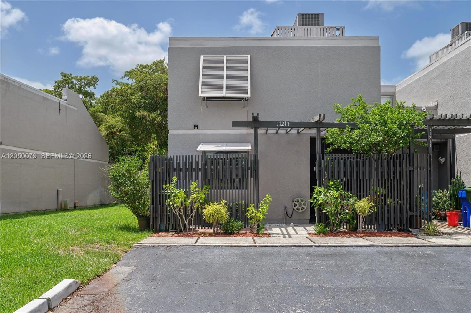 11213 NW 14th Ct, Pembroke Pines FL 33026 photo 2