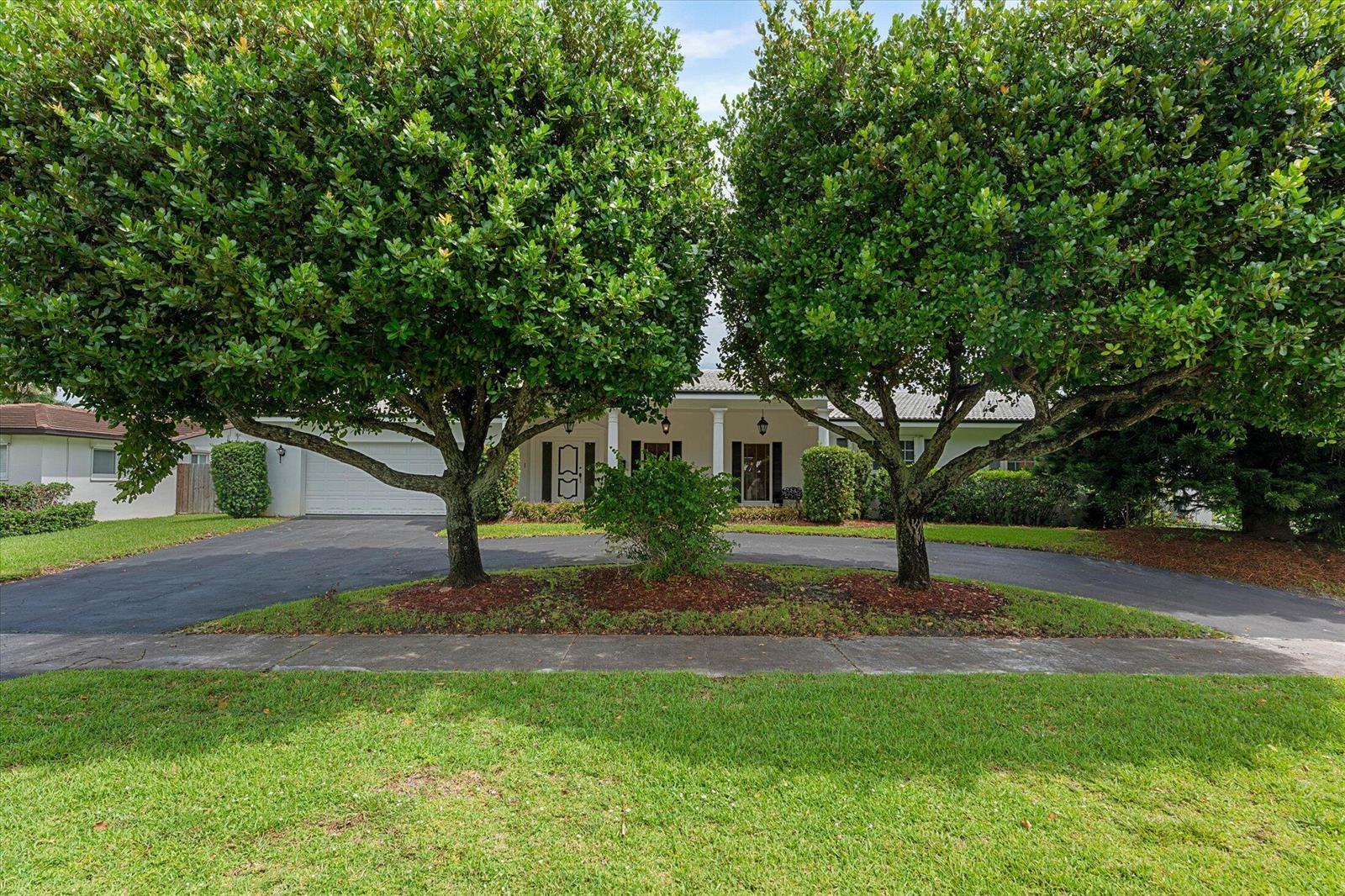 4835 Pierce Street, Hollywood FL 33021