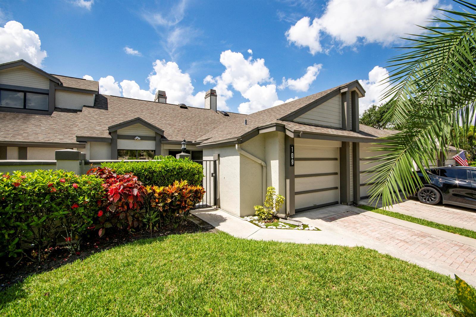 109 Landings Boulevard, FL 33413 photo 2