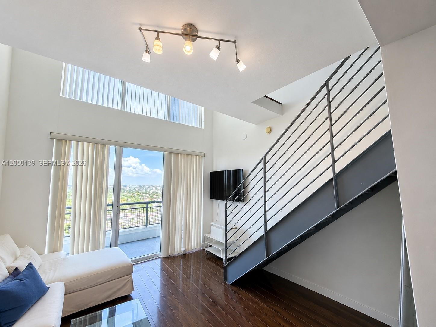 60 SW 13th St # 2613, Miami FL 33130 photo 2